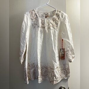 NWT/ X-Small / Da-Nang/ Long  Sleeve blouse/ White-Beige Color/